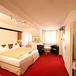 Gaestehaus Ploenlein - Goldener Hirsch Rothenburg * רוטנבורג אוב דר טאובר
