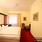 Gaestehaus Ploenlein - Goldener Hirsch Rothenburg מלון *