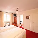 מלון Gaestehaus Ploenlein - Goldener Hirsch Rothenburg