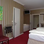 Gaestehaus Ploenlein - Goldener Hirsch Rothenburg מלון רוטנבורג אוב דר טאובר